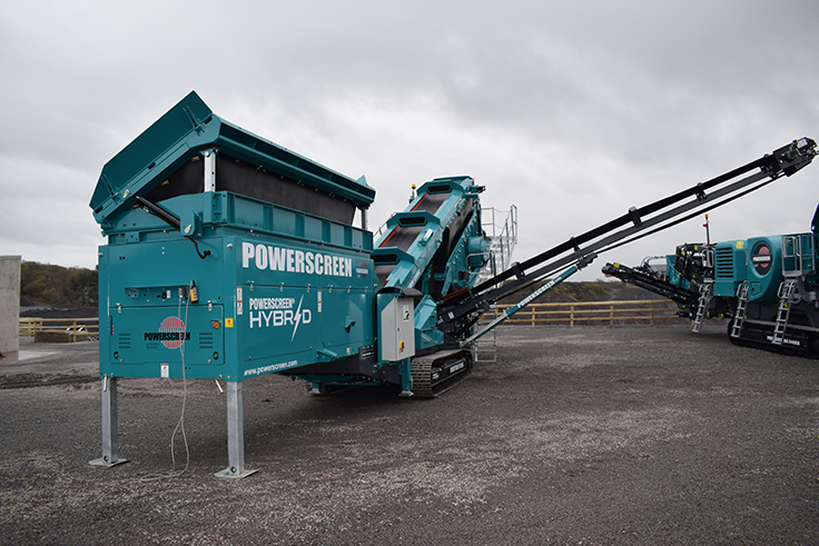 The Powerscreen Chieftain 1700X Hybrid screen is available with a hydraulically folding extended auxiliary conveyor, complete with a transfer conveyor that allows for easy recirculation with the entire range of Powerscreen crushing machines. Photo courtesy of Powerscreen